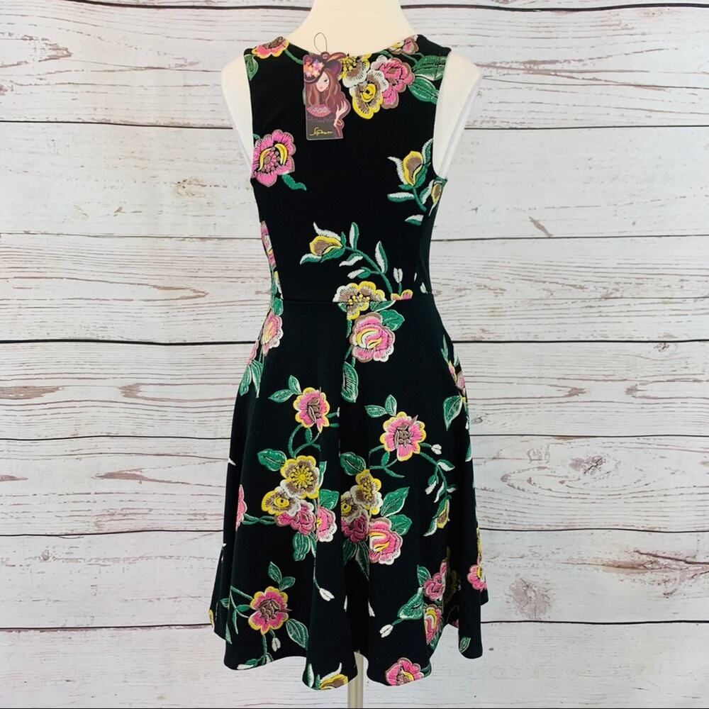 Soprano black floral sundress fit and flare new - Picture 4 of 7